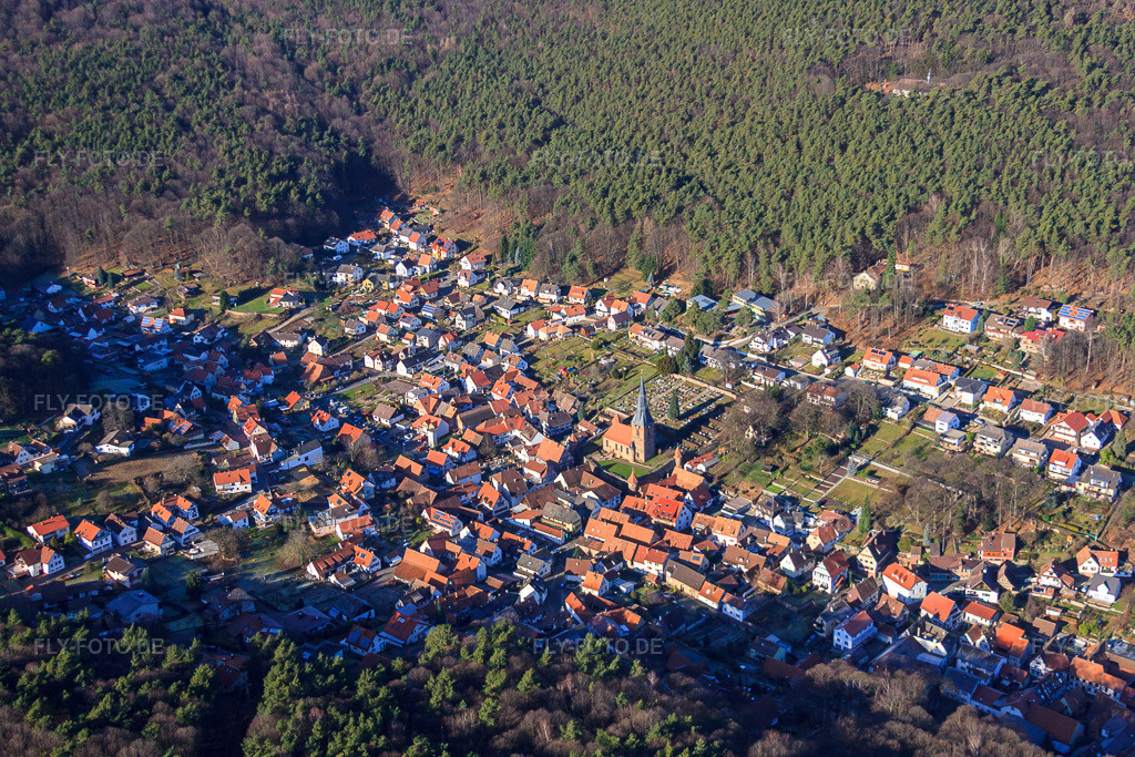 Luftbild: Ortsansicht des Dornöschens der Pfalz versteckt in den Bergen des Pflälzerwalds in Dörrenbach im Bundesland Rheinland-Pfalz in Deutschland. Foto: IMG_48349.jpg vom 11.12.2011 durch Werner Riehm/FLY-FOTO.de