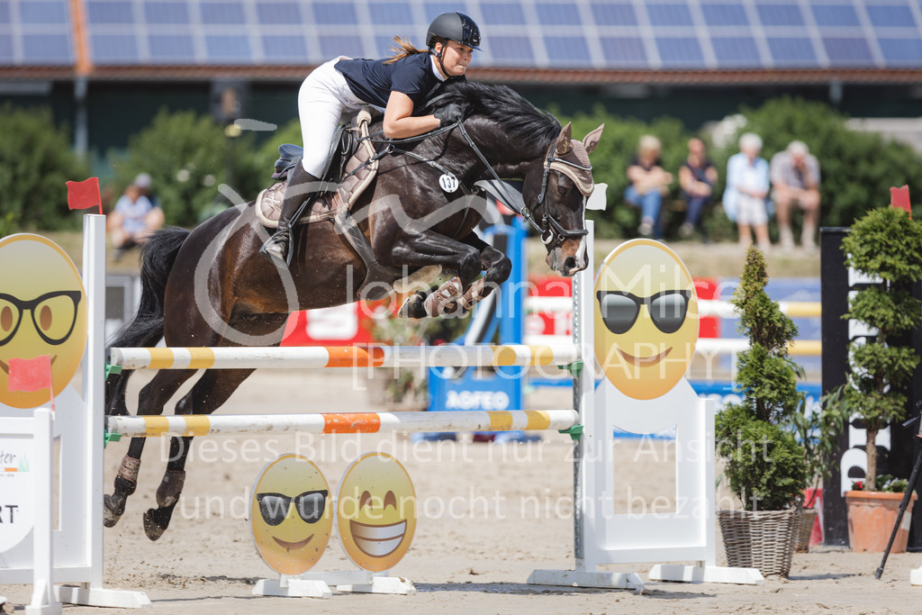 220612_LüPfSpTa_Punkte-L-526 | Lützower Pferdesporttage
Punktespringprüfung Kl.L mit Joker geschlossen
12.06.2022