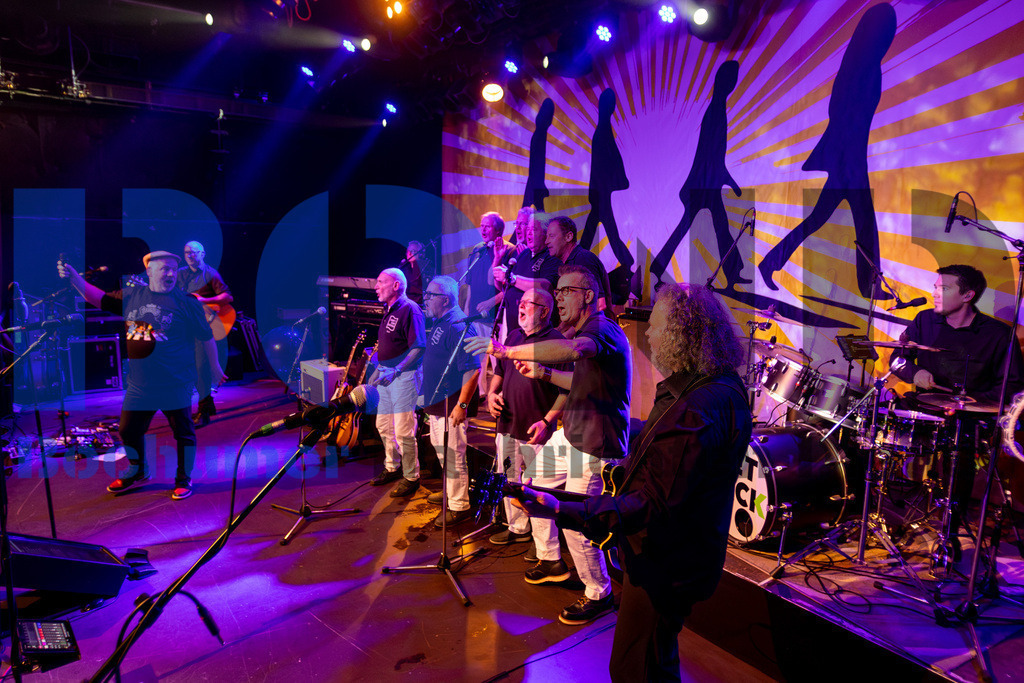 SES_GBAZEC20241227-87 | bond - Realisiert mit Pictrs.com