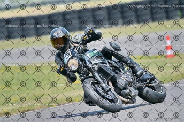 26BT02-2163 | markuskiefer.com - Realisiert mit Pictrs.com