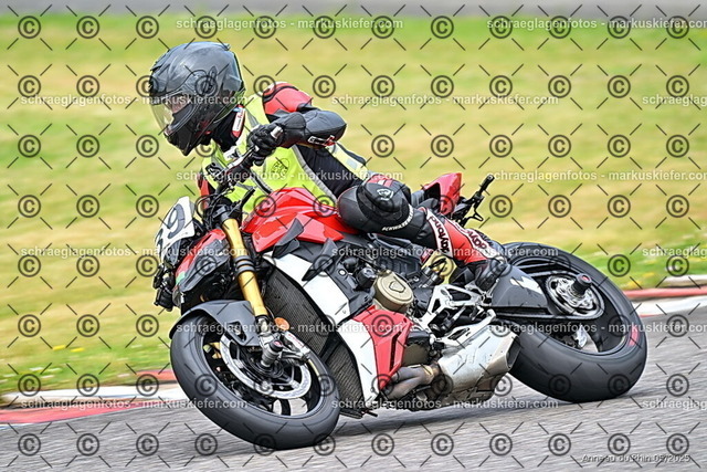 25bt02-0307 | markuskiefer.com - Realisiert mit Pictrs.com