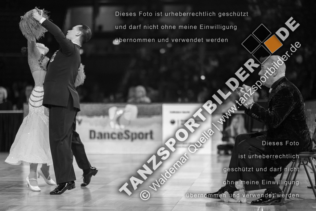 20251206-03680 | Hier finden Sie Tanz Bilder vom Latein und Standard Formationen tanzen. Sportbilder vom Tanzsport. Schöne Fotos und von Weltmeisterschaft, Europameisterschaft, Bundesliga, Regionalliga, Oberliga und Landesliga sowie von GOC Stuttgart, DanceComp, WM Bremen