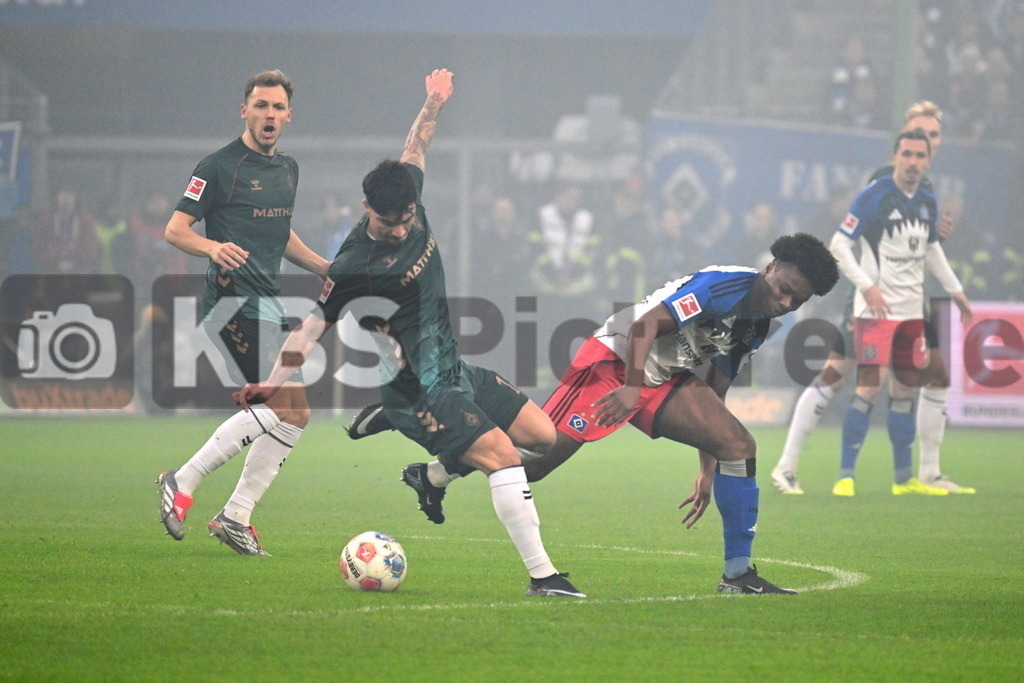 KBS Picture_HSV-WerderBremen_003 | v.l. Puertas Cameron (Werder Bremen) , Soumahoro Aboubaka (HSV) ,Sportplatz :  Volksparkstadion, - Realisiert mit Pictrs.com