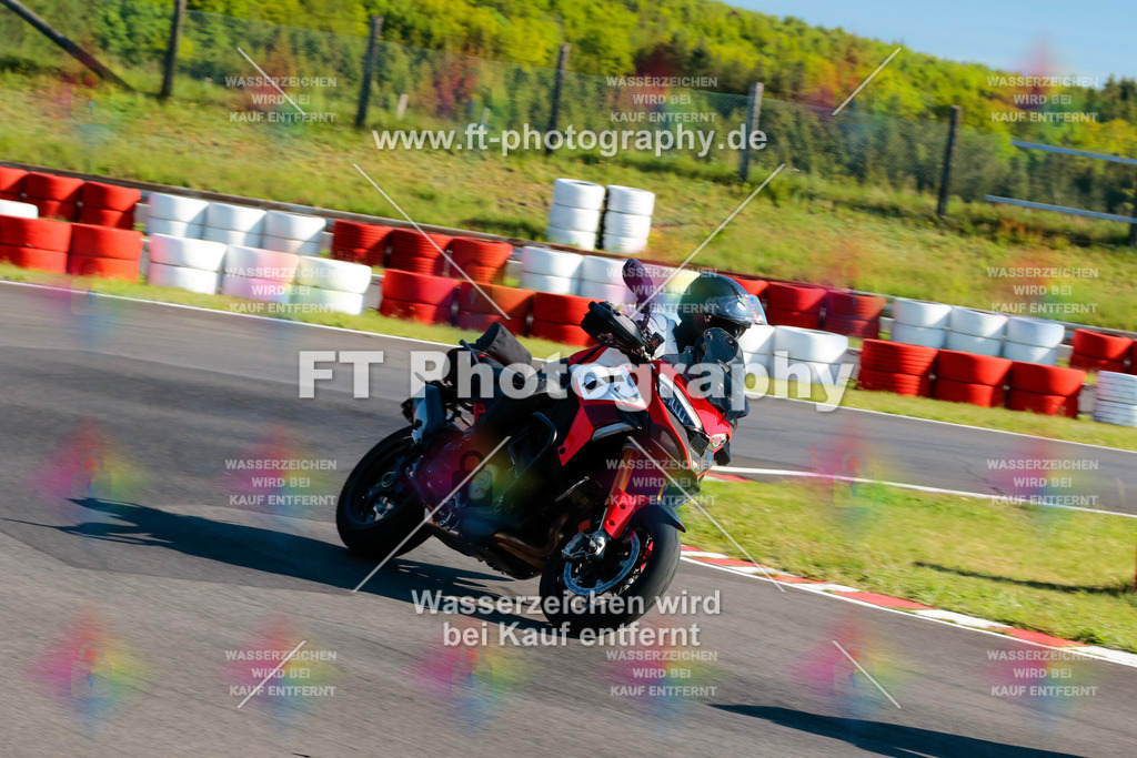 Moto-TeamOBK-21064 | Hier findet Ihr Bilder von Touristenfahrten auf der Nürburgring Nordschleife oder von anderen Veranstaltungen die ich besucht habe. Viel Spass beim Durch Schauen 