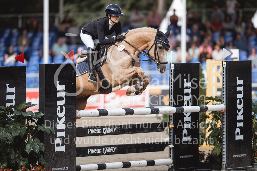 240906_BuCha_Pony-L-6j-254 | Deine schönsten Turniermomente als professionelle Fotos! Entdecke hochwertige Pferdesport-Fotografie im Online-Shop. Jetzt Fotos finden & bestellen!