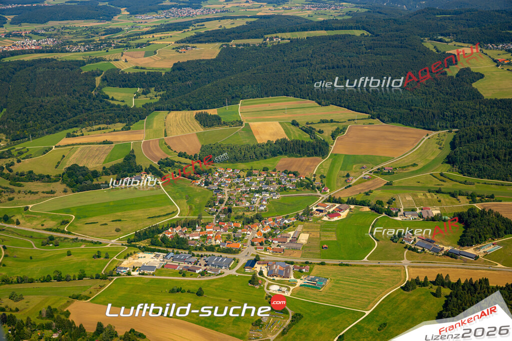Das Luftbild zeigt : Steingebronn Gomadingen - Die Luftaufnahme wurde 2024 vom UL-Flugzeug aus erstellt ( keine Drohne ) - Hochauflösende Luftaufnahme - Für grossformatige Ausdrucke geeignet. Die Geschenkidee !Mit Lizenz und Bildrechte bestellbar