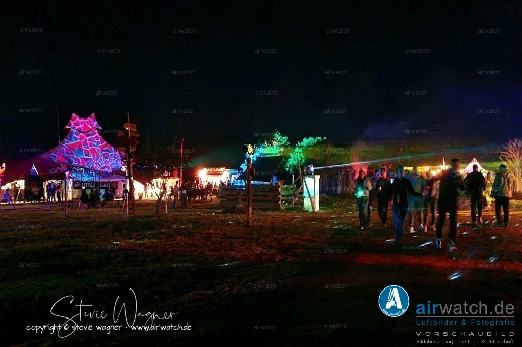 Bachblyten® Festival 2023 | Entdecken Sie atemberaubende Luftbilder und Fotografien auf airwatch.de - Tauchen Sie ein in eine Welt voller faszinierender Aufnahmen aus der Vogelperspektive.