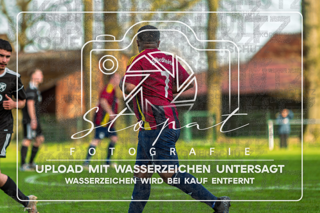 FGFSSGN-1006 | Ramos Mwamuye (SG Nordheide 3 #07) beim Herren 3. Kreisklasse HK Spiel zwischen FG Fulde-Stellichte II und SG Nordheide III im Fulder Zentralstadion, Fulde (Simon Paul Stopat) - Realisiert mit Pictrs.com