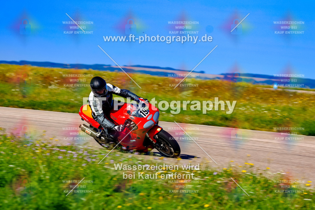 019-1992 | Hier findet Ihr Bilder von Touristenfahrten auf der Nürburgring Nordschleife oder von anderen Veranstaltungen die ich besucht habe. Viel Spass beim Durch Schauen 