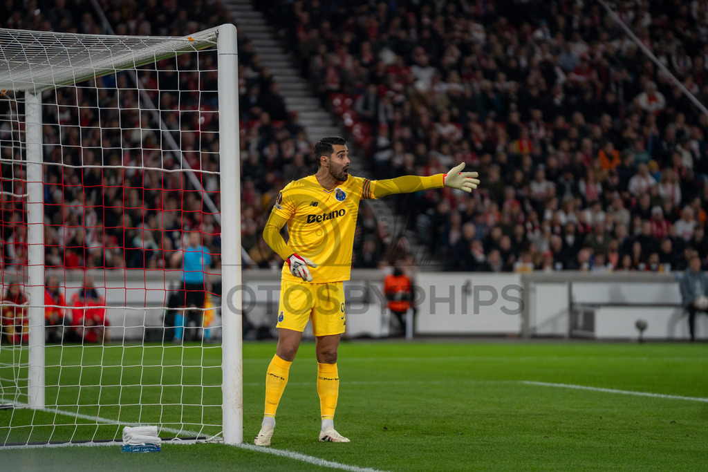 VfB Stuttgart vs. FC Porto, Fussball, Europa League, Achtelfinale, Hinspiel, 12.03.2026 | Diogo Costa (FC Porto, #99) stellt seine Mauer,VfB Stuttgart vs. FC Porto, Fussball, Europa League, Achtelfinale, Hinspiel, 12.03.2026Foto: photosbyphips/Philip Ziegler