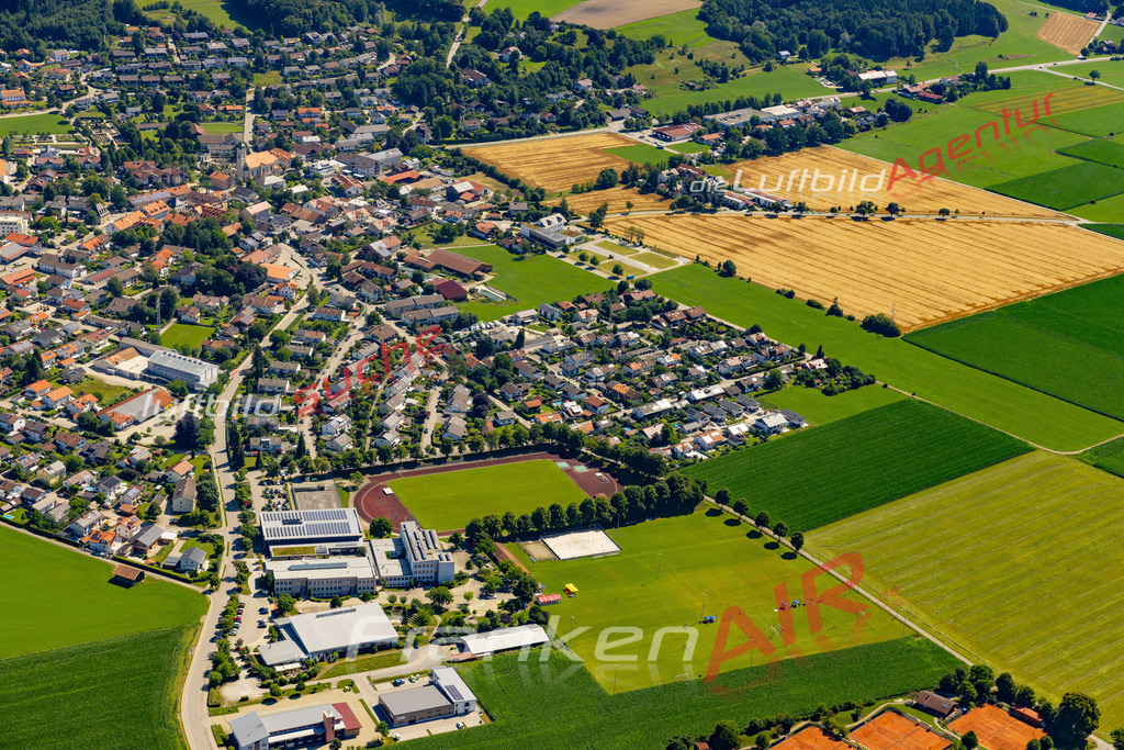 feldkirchen-feldkirchen-westerham-luftbild-2022-5300 | Aktuelles Luftbild von Feldkirchen Feldkirchen-Westerham - Die Luftaufnahme wurde 2022 mittels UL-Flugzeug erstellt ( keine Drohne ) - hochauflösende Kamera-Systeme von  Canon -
Beste Qualität - Für grossformatige Ausdrucke geeignet. Die Geschenkidee !