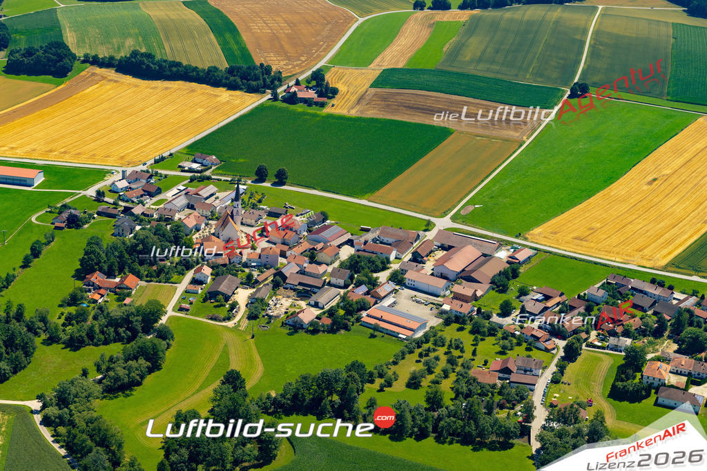 Aktuelles Luftbild von Uttigkofen Aldersbach - Die Luftaufnahme wurde 2022 mittels UL-Flugzeug erstellt ( keine Drohne ) - hochauflösende Kamera-Systeme von  Canon -Beste Qualität - Für grossformatige Ausdrucke geeignet. Die Geschenkidee !