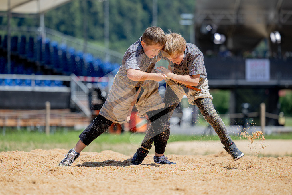 SchwyzerJung2026_00018 | Die Schwinger des Schwyzer Kantonalen Schwingerverbandes: Fotos, die Dynamik und Leidenschaft festhalten, sowie emotionale Momente aus dem traditionellen Schwingsport zeigen. - Realisiert mit Pictrs.com