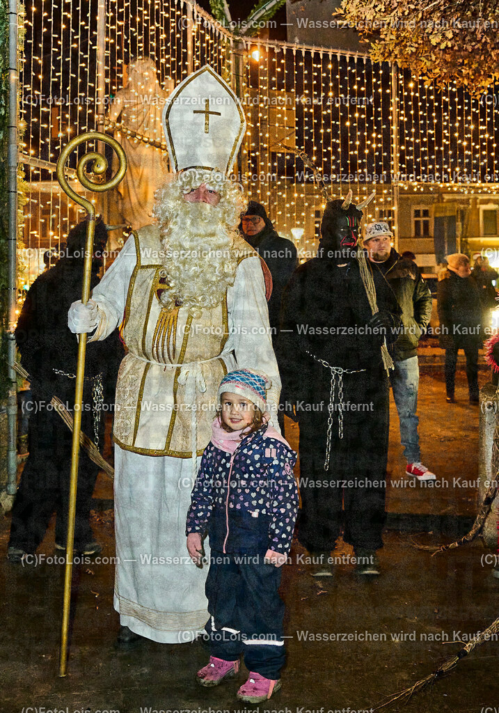 ALP7588_Wieselburger Advent_Nikolaus | (C)FotoLois.com, Alois Spandl, Wieselburger Advent im Schlosspark, Besuch durch den Hl. Nikolaus und seinen Krampussen, Sa 3. Dezember 2022.