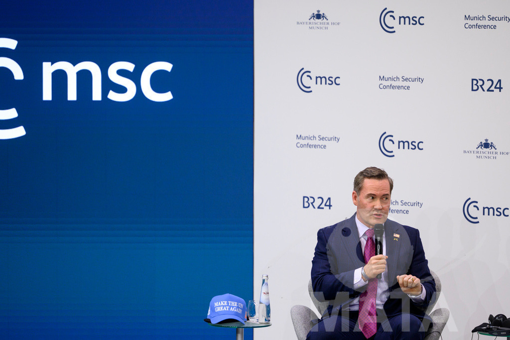 _DWI3724 | MATA IndoCon - Realisiert mit Pictrs.com