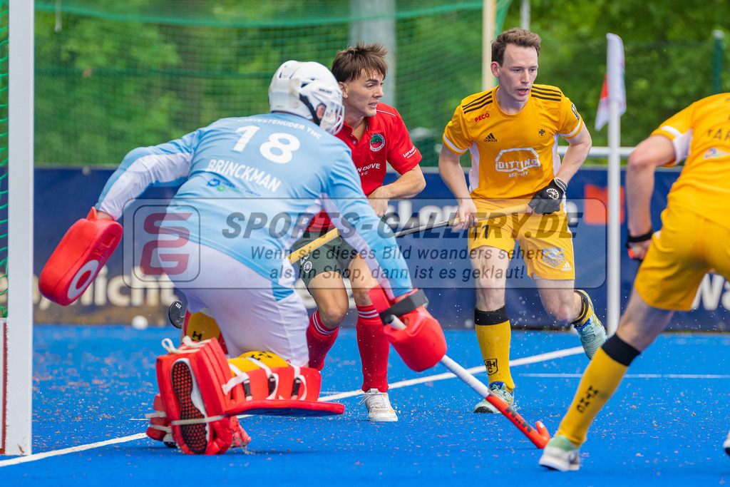 HK_20230507_107931 | 1. Bundesliaga Herren Creefelder HTC - Harvestehuder THC  am 7.5.2023 Crefelder HTC ( CHTC ), Krefeld  , Acosta Nicolas ( Crefelder HTC #25 ) , Brinckmann Anton ( Torwart Harvestehuder THC #18 )