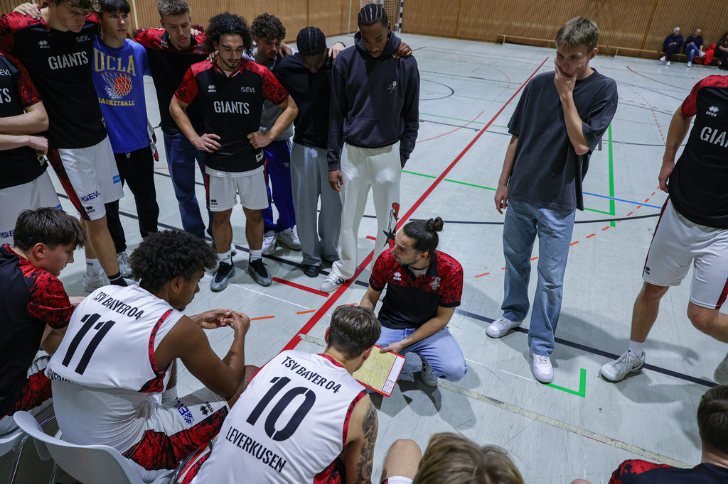 Regio BAYER GIANTS vs SV Haspe 70-10 | Fotos von Basketballspielen aus dem Raum NRW fotografiert von Gero Mueller-Laschet und Daniel Schaefer - Realisiert mit Pictrs.com