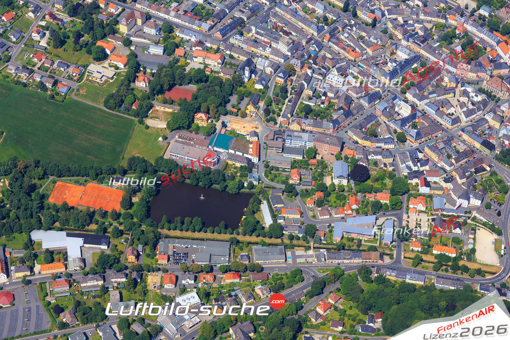 Die Luftaufnahme der Stadt Wunsiedel wurde vom UL-Flugzeug heraus erstellt ( keine Drohne )- hohe Auflösung für beste Qualität