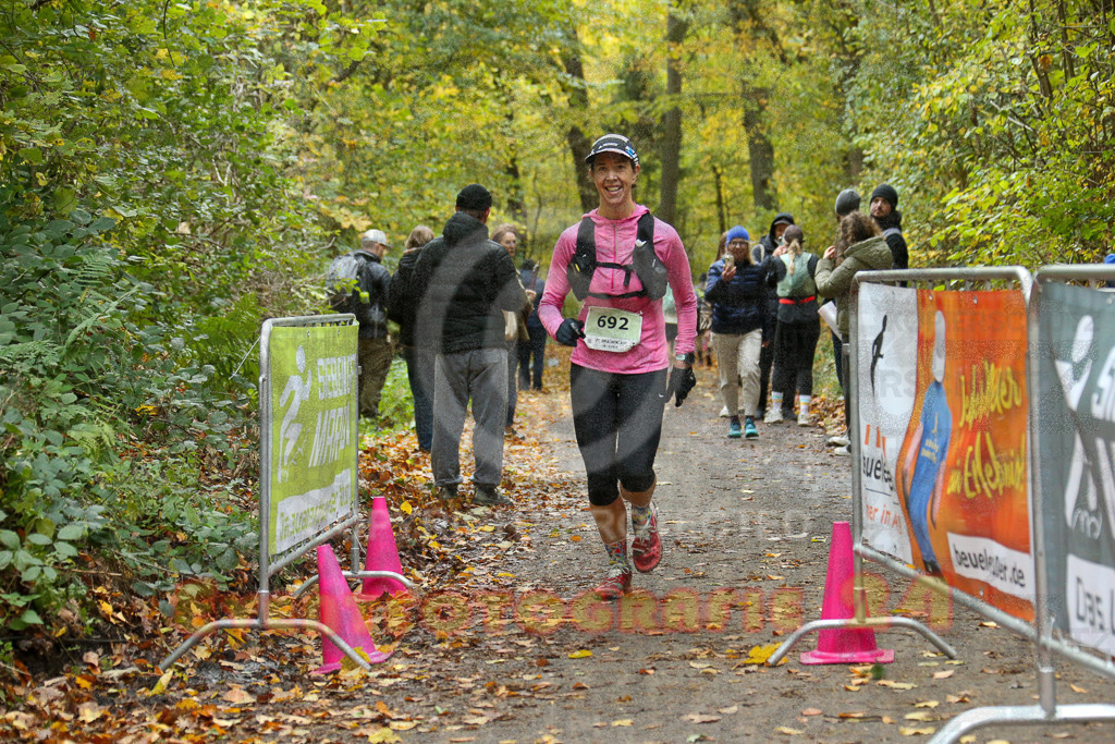 251026_1333_EX1_3642 | Sportfotografie im Rhein-Sieg Kreis, Köln, Bonn, NRW, Rheinland Pfalz, Hessen, etc. Unser Tätigkeitsfeld umfasst den Laufsport vom Volkslauf über den Marathon, Duathlon, Triathon bis zum Ultralauf wie Kölnpfad Ultra oder Schindertrail.