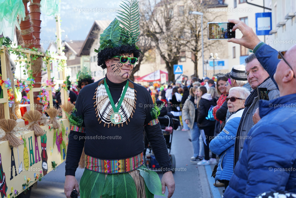 news-2023-Feb16-Unsinniger_Fasching_Reutte-sony-DSC02398 | Info aus dem Bezirk Reutte/Ausserfern Tirol sowie eine umfangreiche Bilddatenbank über die gesamte Region: Lechtal, Talkessel Reutte, Tannheimertal, Zwischentoren. Lech, Plansee, Zugspitze, Grenztunnel, B179, Fernpassstraße, Verkehr, Lawinen, Tradition, - Realisiert mit Pictrs.com