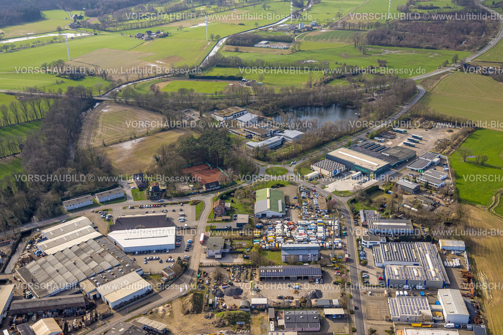Isselburg240313775 | Luftbild, Gewerbegebiet Industriestraße, hinten das Schulzentrum am Stromberg See mit Gesamtschule Weitblick und Verbundschule der Stadt Isselburg mit Baustelle mit Baukran, Kreisverkehr, Anholt, Isselburg, Nordrhein-Westfalen, Deutschland