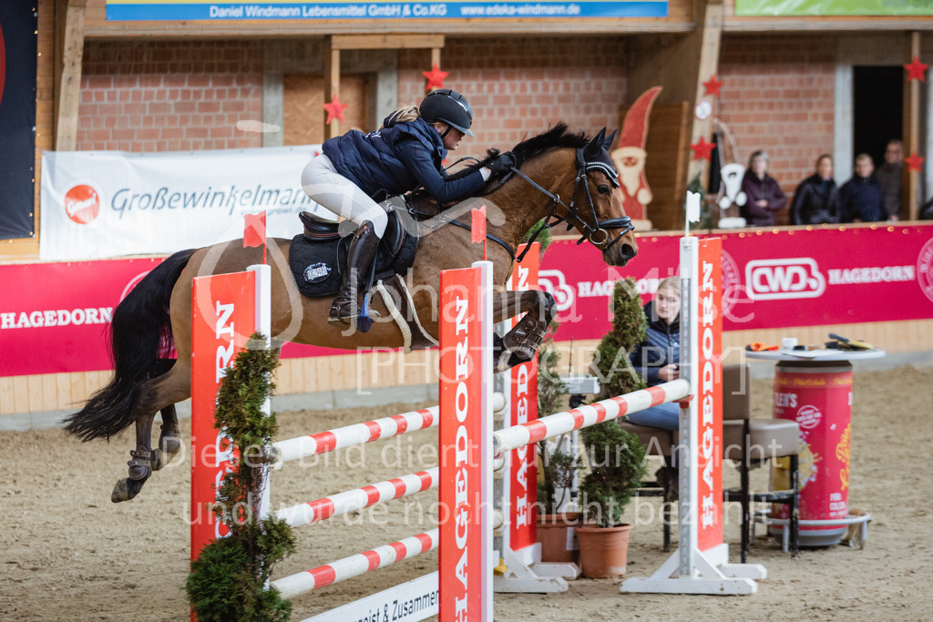 221127_Winterfestival_L-Spr_HPTTY-276 | Deine schönsten Turniermomente als professionelle Fotos! Entdecke hochwertige Pferdesport-Fotografie im Online-Shop. Jetzt Fotos finden & bestellen!