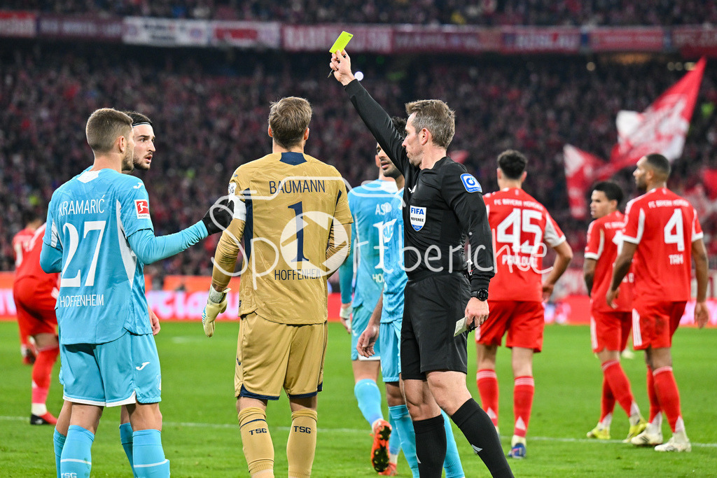 FC Bayern München - TSG 1899 Hoffenheim | MUNICH, GERMANY - 08. FEBRUARY: im Bild Schiedsrichter Tobias STIELER der Leon AVDULLAHU (TSG Hoffenheim 7) die gelbe Karte zeigt während dem Bundesligamatch zwischen dem FC Bayern München und der TSG 1899 Hoffenheim am 21. Spieltag in der Allianz Arena / DFL REGULATIONS PROHIBIT ANY USE OF PHOTOGRAPHS AS IMAGE SEQUENCES AND/OR QUASI-VIDEO
