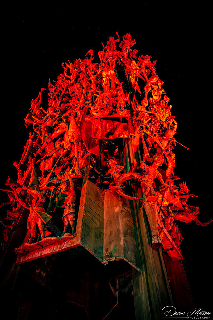 Der Fastnachtsbrunnen in Mainz | Der Fastnachtsbrunnen in Mainz in der Nacht in rot beleuchtet