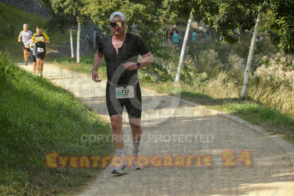 250824_1447_EX1_7603 | Sportfotografie im Rhein-Sieg Kreis, Köln, Bonn, NRW, Rheinland Pfalz, Hessen, etc. Unser Tätigkeitsfeld umfasst den Laufsport vom Volkslauf über den Marathon, Duathlon, Triathon bis zum Ultralauf wie Kölnpfad Ultra oder Schindertrail.