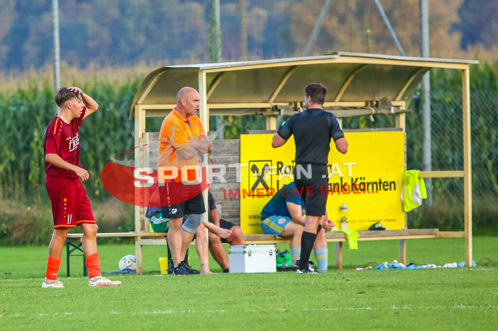ASKÖ Wölfnitz - WSG Radenthein 2-2, Unterliga West | Gottfried Pichler (WSG Radenthein) Nikolaos Legat (ASKÖ Wölfnitz #11) ASKÖ Wölfnitz - WSG Radenthein 2-2 am 20.08.2023 in Wölfnitz
(Sportplatz), Austria, (Photo by Ernst Krawagner sport-fan.at) - Realisiert mit Pictrs.com