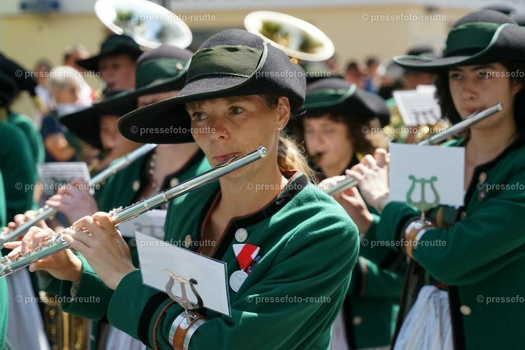 18e-TANNHEIM-Bundesmusikfest-2023-Juni16-Reutte-DSC06578 | Info aus dem Bezirk Reutte/Ausserfern Tirol sowie eine umfangreiche Bilddatenbank über die gesamte Region: Lechtal, Talkessel Reutte, Tannheimertal, Zwischentoren. Lech, Plansee, Zugspitze, Grenztunnel, B179, Fernpassstraße, Verkehr, Lawinen, Tradition, - Realisiert mit Pictrs.com