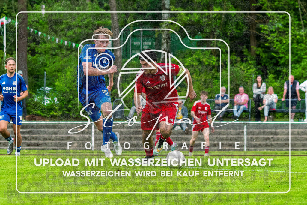 Landesliga Herren LG - TV Jahn Schneverdingen vs. MTV Eintracht Celle | Tarik Pepic (TV Jahn Schneverdingen #7)Tarik Pepic (TV Jahn Schneverdingen #7), Henry-Frederik Struwe (MTV Eintracht Celle #25); Landesliga Herren LG - TV Jahn Schneverdingen vs. MTV Eintracht Celle am 06.06.2026 in Osterwaldstadion, Schneverdingen - Realisiert mit Pictrs.com