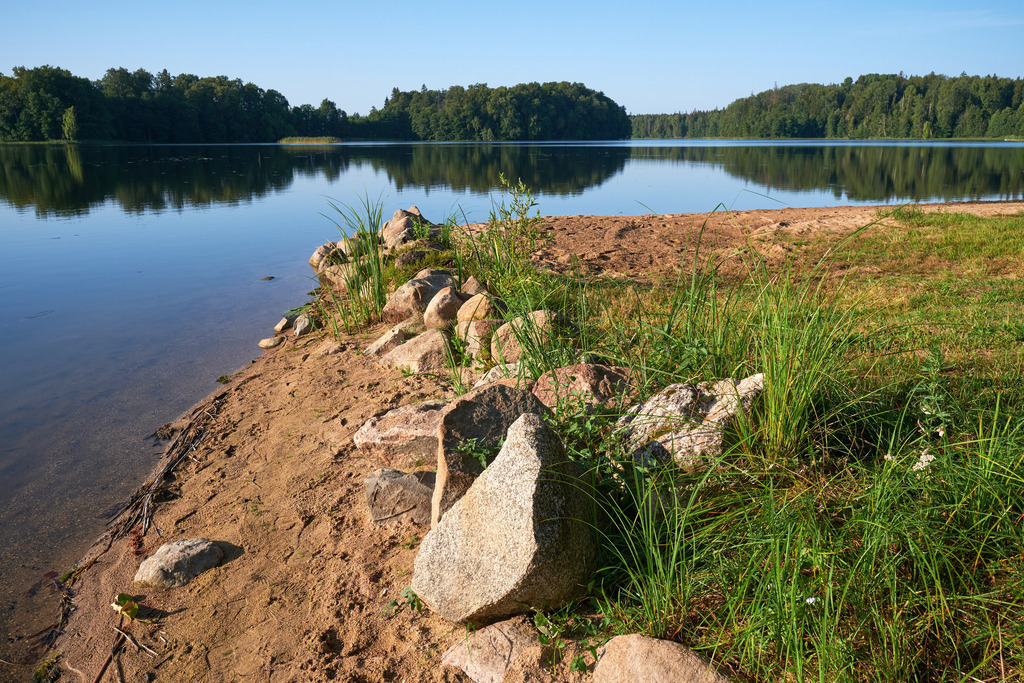Impressionen am Puhajarve See | Otepää , Estland - August 23, 2022: Impressionen am Puhajarve See; Blick auf den See. - Realisiert mit Pictrs.com
