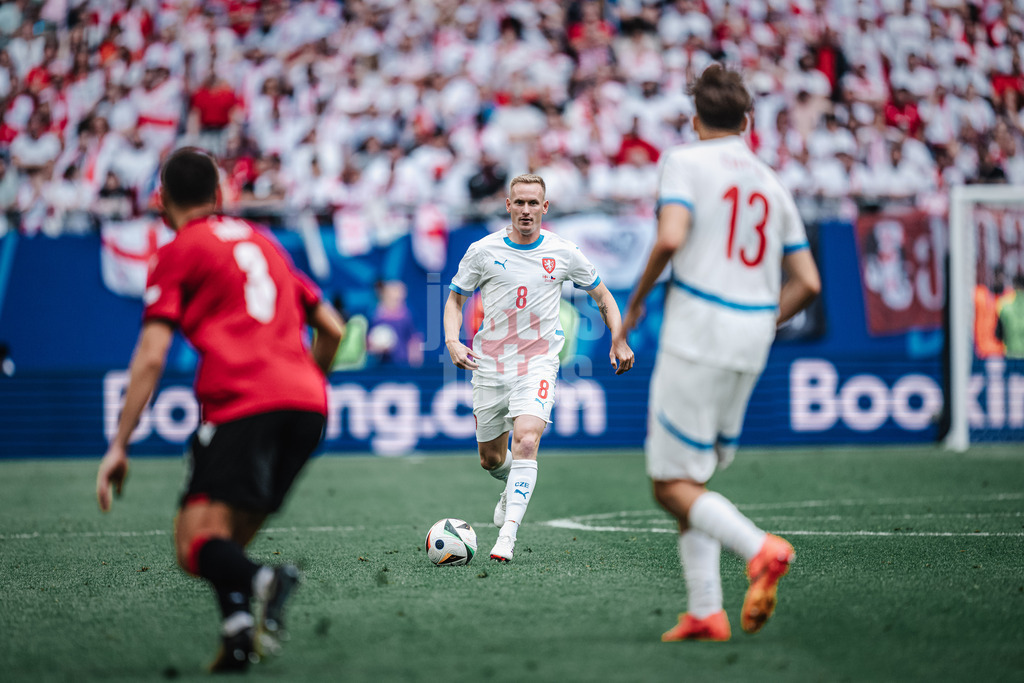 Fußball | Herren | UEFA-Fußball-Europameisterschaft 2024 | Gruppe B | Kroatien vs. Albanien | 19.06.2024 | Petr Sevcik (#8, Tschechien) am Ball