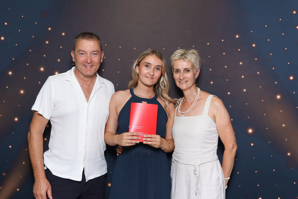 ZD260628112736-64 | Fotoshop von zweidimensional Fotografie. Ihr Fotograf im Aargau. Abzüge von Ihrem Fotobox Event bestellen.Abzüge von Ihrem Hochzeit bestellen.Abzüge von Ihrem Schulfotograf bestellen.