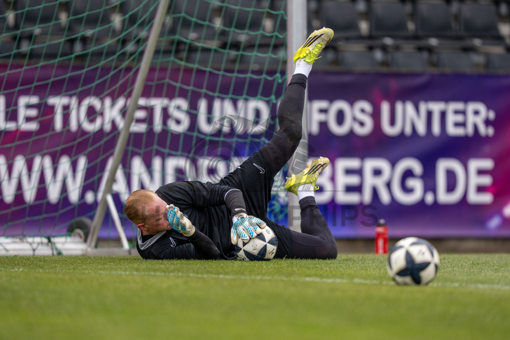 SG Sonnenhof Grossaspach vs. FC 08 Homburg, Fussball, Regionalliga Suedwest, 26. Spieltag, 28.03.2026 | Maximilian Reule (SG Sonnenhof Grossaspach, #01) beim Aufwaermen,SG Sonnenhof Grossaspach vs. FC 08 Homburg, Fussball, Regionalliga Suedwest, 26. Spieltag, 28.03.2026