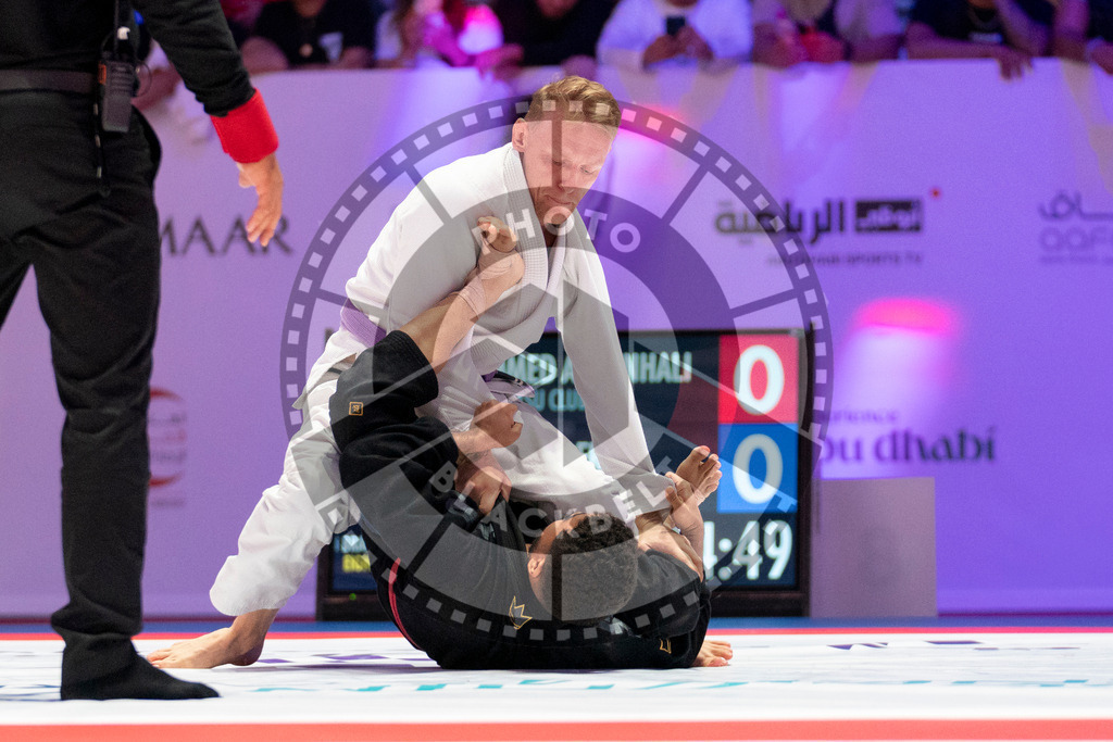 20231109PBB5675 | Fighters compete during the AJP World Professional Championship in the Mubadala Arena in Abu Dhabi, Arab United Emirates, on November 9, 2023.