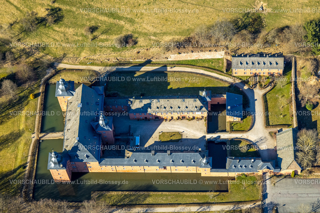 Kirchhundem250308848Oberhundem | Luftbild, Adolphsburg, auch Schloss Adolfsburg, Wasserschloss im Hundemtal, Oberhundem, Kirchhundem, Sauerland, Nordrhein-Westfalen, Deutschland