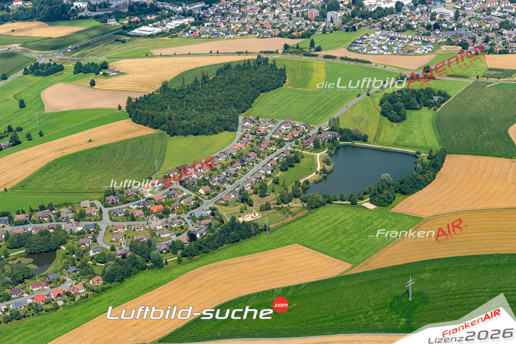 Die Luftaufnahme Straas - Münchberg wurde 2021 mittels Flugzeug (keine Drohne) erstellt. Hohe Auflösung -für große Poster und Wandbilder geeignet!