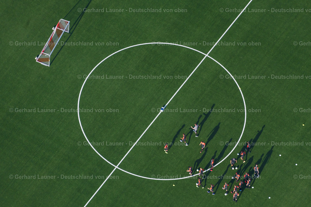 4040356 | Fußballtraining auf dem Gelände desTrainingszentrum von RB Leipzig und Sportanlagen am Cottaweg,