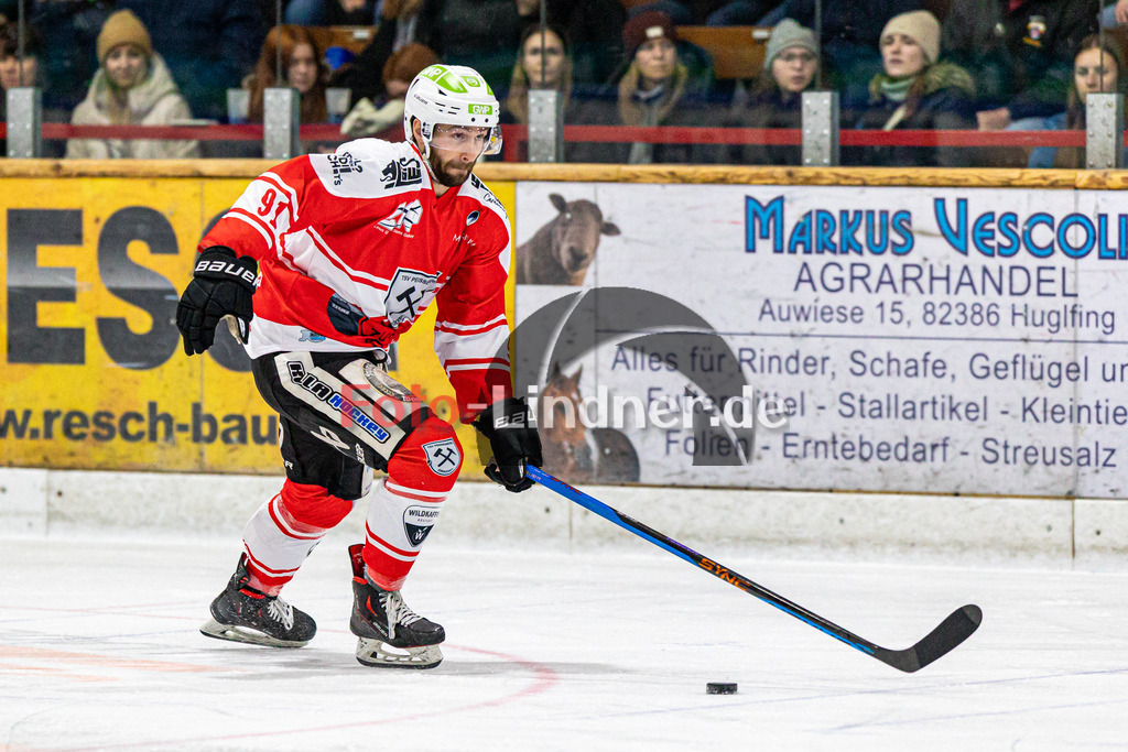 Halbfinale Spiel 3 TSV Peißenberg Miners vs TEV Miesbach | Eishockey Bayernliga Playoffs 2023/2024, Halbfinale Spiel 3 TSV Peißenberg Miners vs TEV Miesbach, 20240315,
Dominik EBENTHEUER (Miners 91) in Aktion,
2024-03-15 in Peißenberg (Eisstadion)
91 Dominik EBENTHEUER (Miners 91)
Copyright: WolfgangxLindner foto-lindner.de