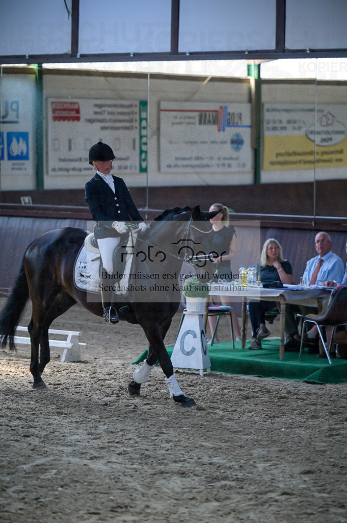 Reitturnier Voxtrup | Entdecke hochwertige Reitturnierfotos von Foto Oger. Professionell, emotional und authentisch – jetzt Lieblingsmomente im Shop bestellen.Deutschlandweite Turnierfotografie. - Realisiert mit Pictrs.com