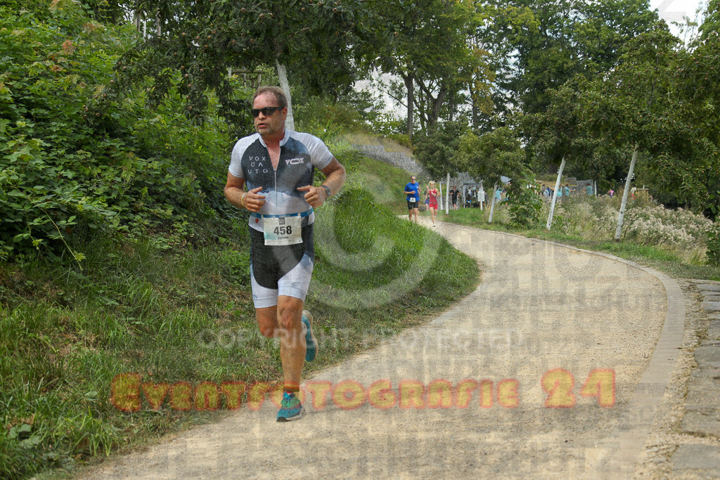 250824_1357_EX1_4395 | Sportfotografie im Rhein-Sieg Kreis, Köln, Bonn, NRW, Rheinland Pfalz, Hessen, etc. Unser Tätigkeitsfeld umfasst den Laufsport vom Volkslauf über den Marathon, Duathlon, Triathon bis zum Ultralauf wie Kölnpfad Ultra oder Schindertrail.