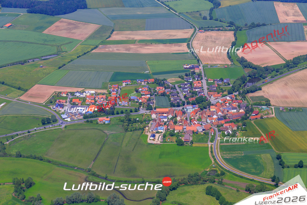 Die Luftaufnahme Oberharnsbach - Burgebrach wurde vom UL-Flugzeug (keine Drohne) aus fotografiert.Hohe Druck- Auflösung-die Geschenkidee!
