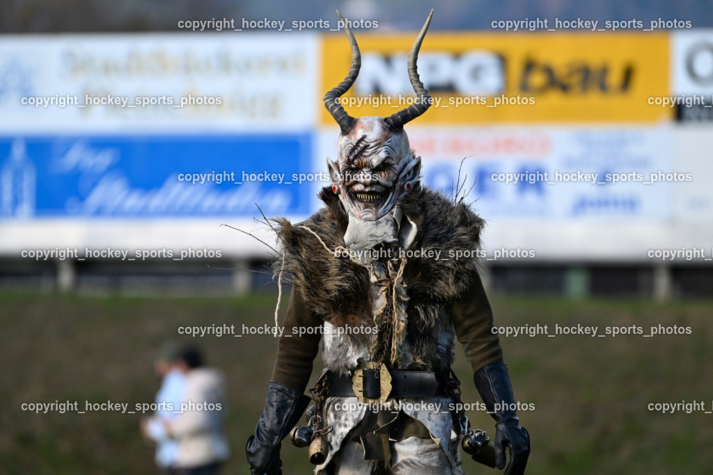 FC ASKÖ Gmünd vs. SV Rapid Lienz | Perchtengruppe, FC ASKÖ Gmünd vs. SV Rapid Lienz, FC ASKÖ Gmünd vs. SV Rapid Lienz am 09.11.2025 in Ferlach (Ballspielhalle Ferlach), Austria, (Photo by Bernd Stefan)