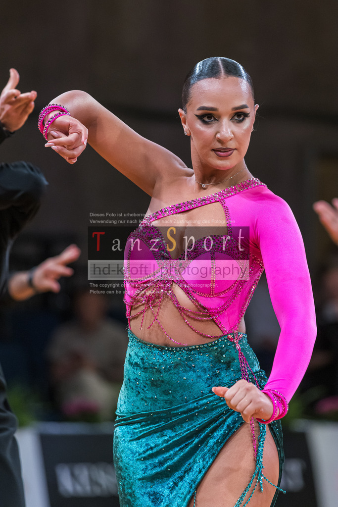 20250820_WDSF-Open-Latin-Rising Stars_2545 | Tanzsportbilder, Standardtanz, Lateintanz, WDSF, DTV, LTVB, dancecomp, goc, hessen tanzt, blaues band der spree, walzer, tango, wiener walzer, slowfox, quickstepp, samba, rumba, cha-cha-cha, paso doble. jive, hd-kroft photography, turniertanzsport