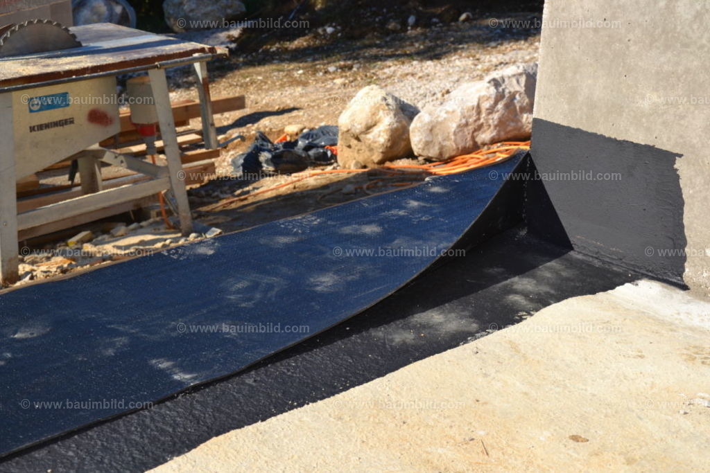 bib-lg05-abdichtungen-0010 | Nach LV-Leistungsgruppen sortierte Detailfotos über den Bau eines Hauses. Alle Hausbau-Bilder direkt vom Urheber und Autor der Website Haus-Selber-Bauen.com