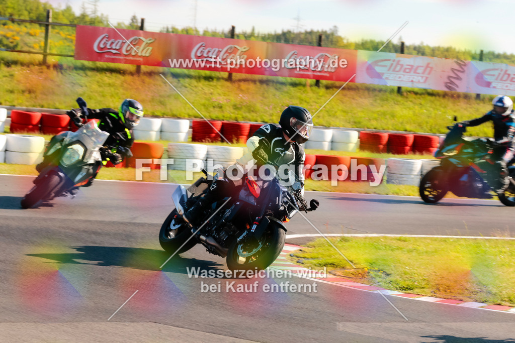 Moto-TeamOBK-21074 | Hier findet Ihr Bilder von Touristenfahrten auf der Nürburgring Nordschleife oder von anderen Veranstaltungen die ich besucht habe. Viel Spass beim Durch Schauen 
