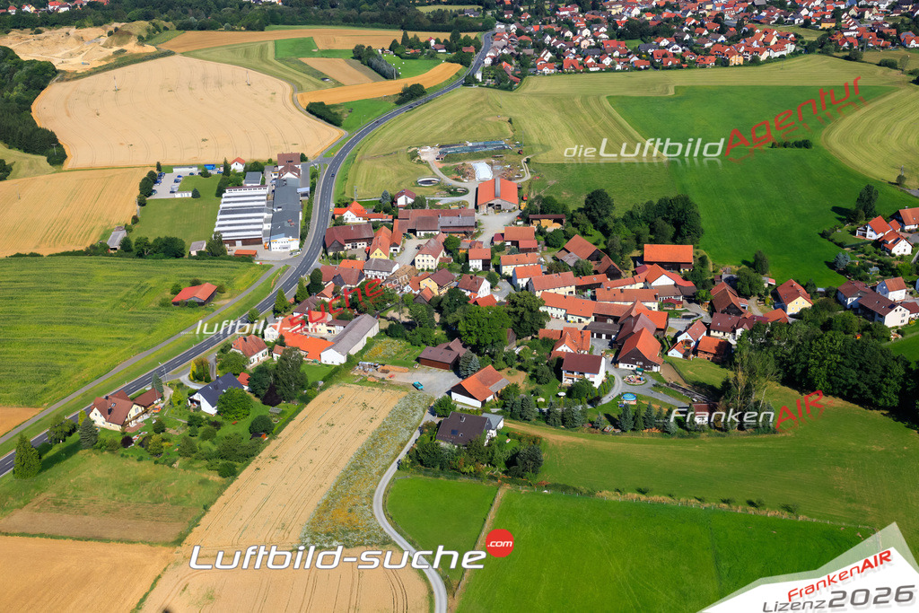 Die Luftaufnahme Großvichtach - Marktrodach wurde vom UL-Flugzeug (keine Drohne) aus fotografiert.Hohe Druck- Auflösung-die Geschenkidee!