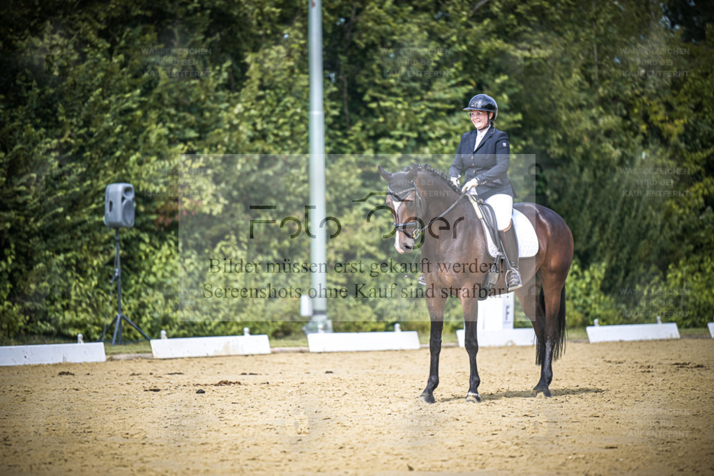 DOS_4113 | Entdecke hochwertige Reitturnierfotos von Foto Oger. Professionell, emotional und authentisch – jetzt Lieblingsmomente im Shop bestellen. - Realisiert mit Pictrs.com